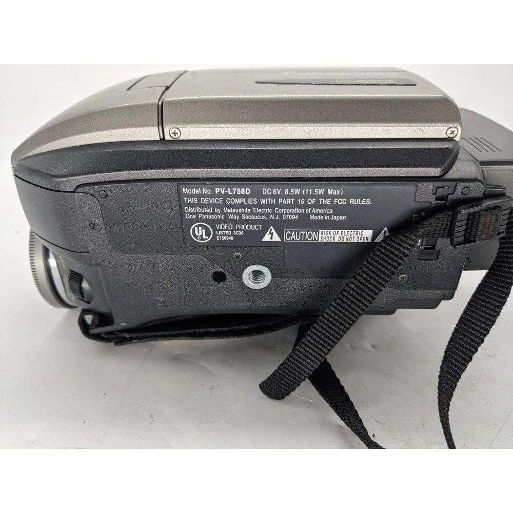 Panasonic Palmcorder VHS-C PV-L758D Camcorder Camera Untested For Parts. A15